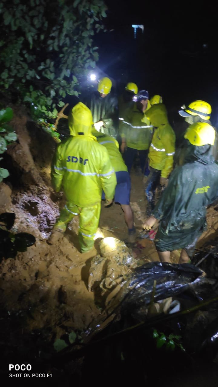 रुद्रप्रयाग के फाटा के पास भारी बारिश के कारण भूस्खलन, 4 लोग मलबे में दबे, चारों की‌ मौत