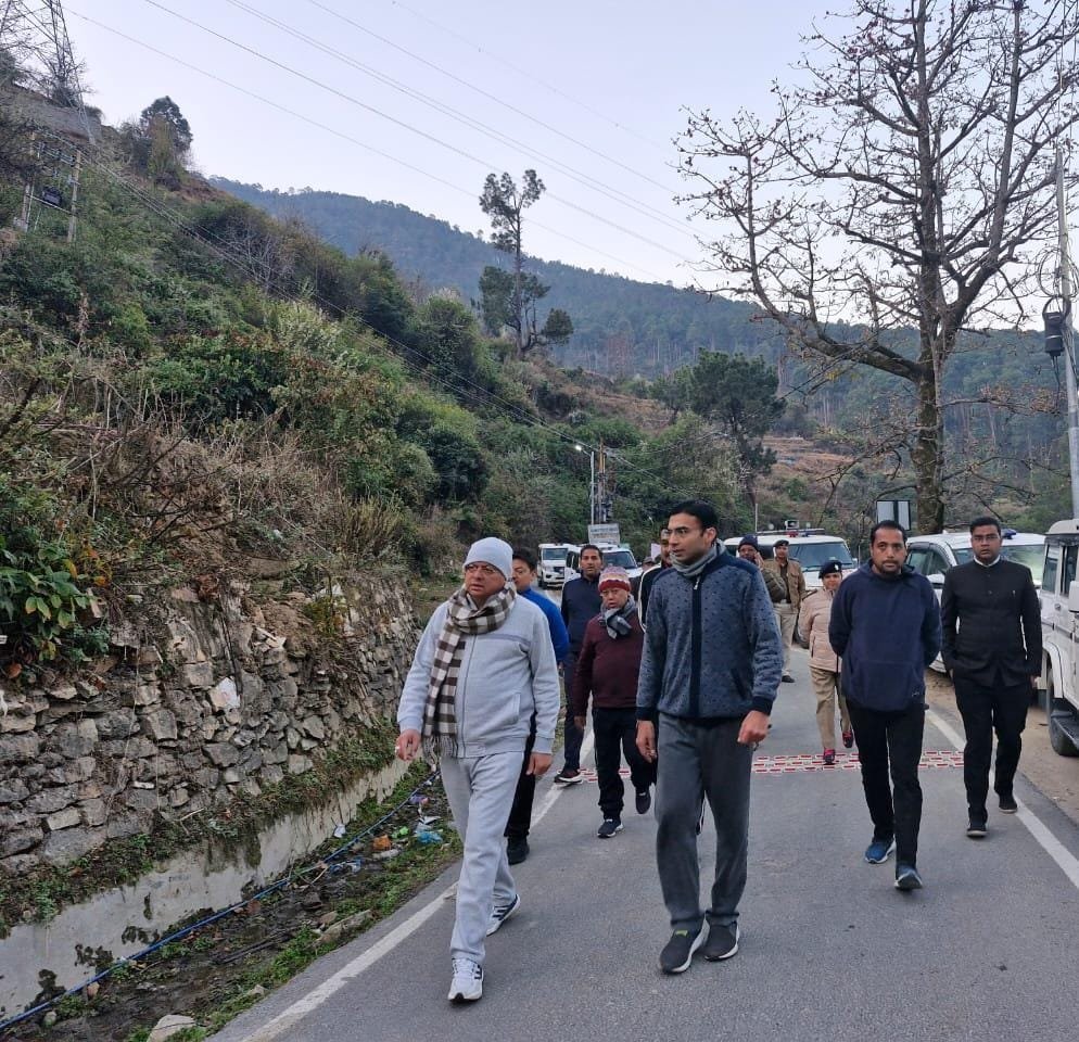 हनोल में मॉर्निंग वॉक पर निकले सीएम धामी, सरकार द्वारा संचालित विभिन्न योजनाओं का लिया फीडबैक